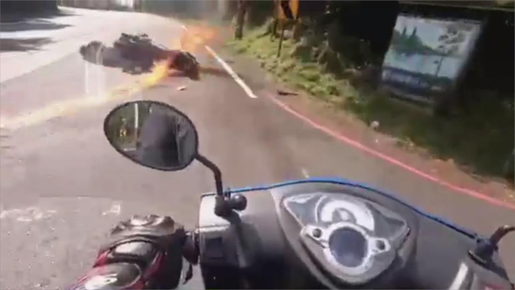 Life生活網 北宜機車撞摔起火 騎士腳掌燒成一團火球