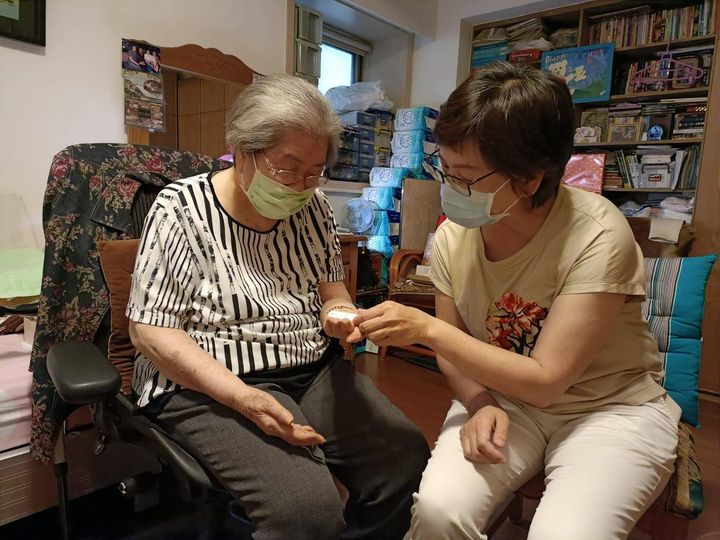 96岁奶奶血氧剩70　不打疫苗理由惹哭网友