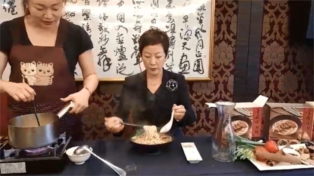 直播叫賣料理包 廚師變身直播主