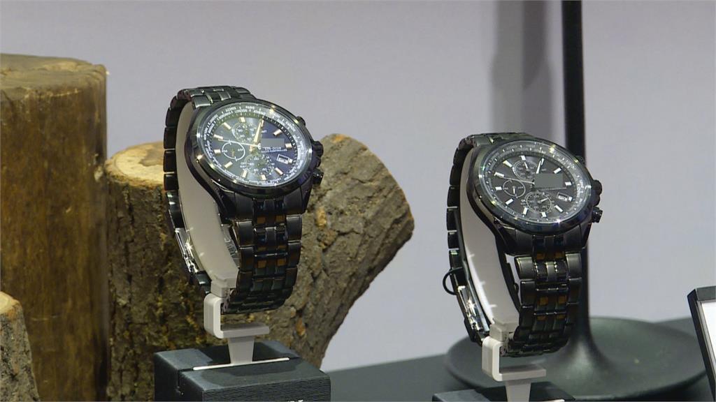 柯叔元、薛仕凌同框 化身鐘錶專家介紹手表