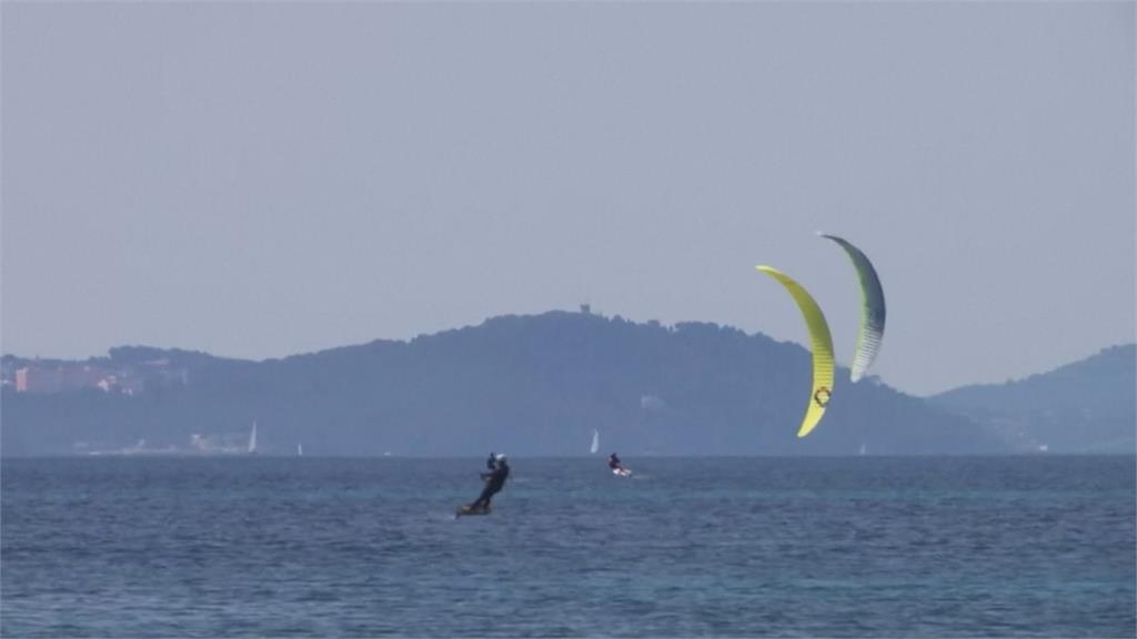 水中乘風飆速 　風箏衝浪登奧運殿堂