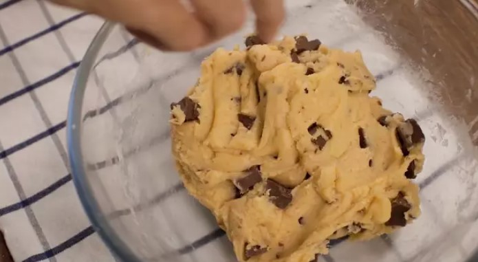 居家防疫食譜分享！「迷你巧克力曲奇餅乾」簡單快速完成