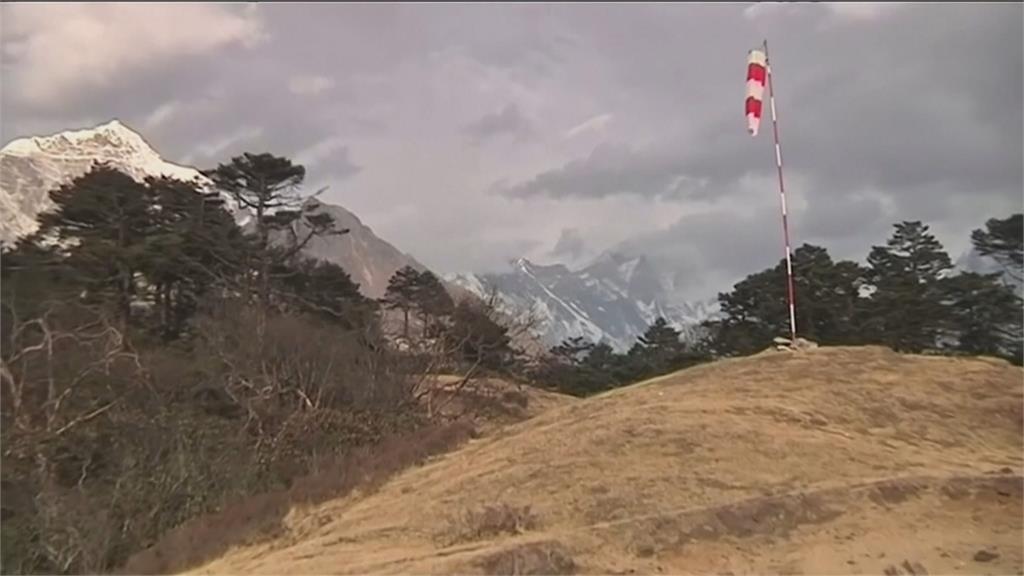 尼泊爾疫情下重啟登山季　今年首起死亡山難！兩人命喪聖母峰