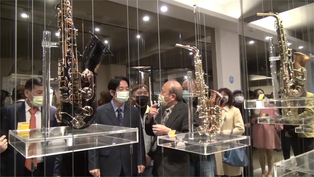訪薩克斯風博物館 賴清德試身手「吹三聲」