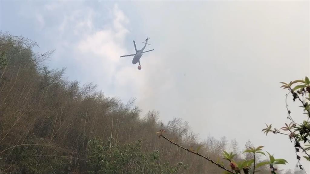 阿里山森林大火燒3天 陸空搶救已控制火勢