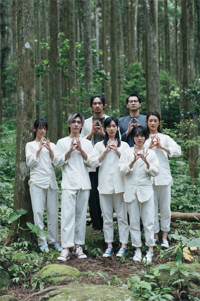邪教教主姚淳耀帶領教徒炎亞綸、吳奕蓉、鄒承恩、劉倩妏、王渝屏、王渝萱亮相!