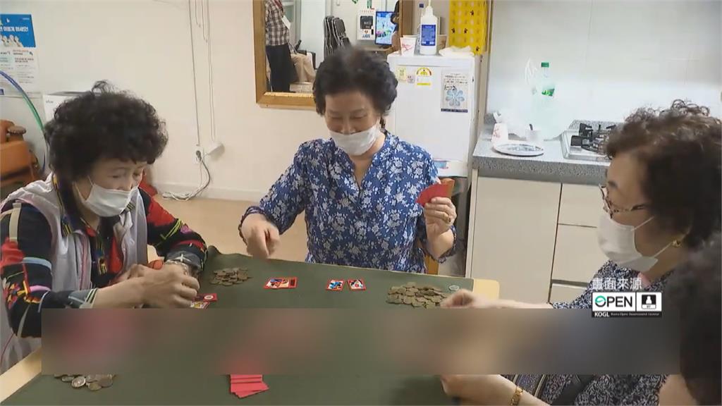 南韓部份老人活動中心重開　至少打過一劑疫苗長者開心相聚