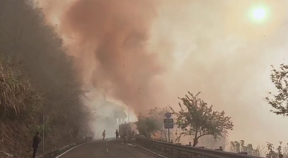快新聞／阿里山森林大火延燒 台18線交通管制