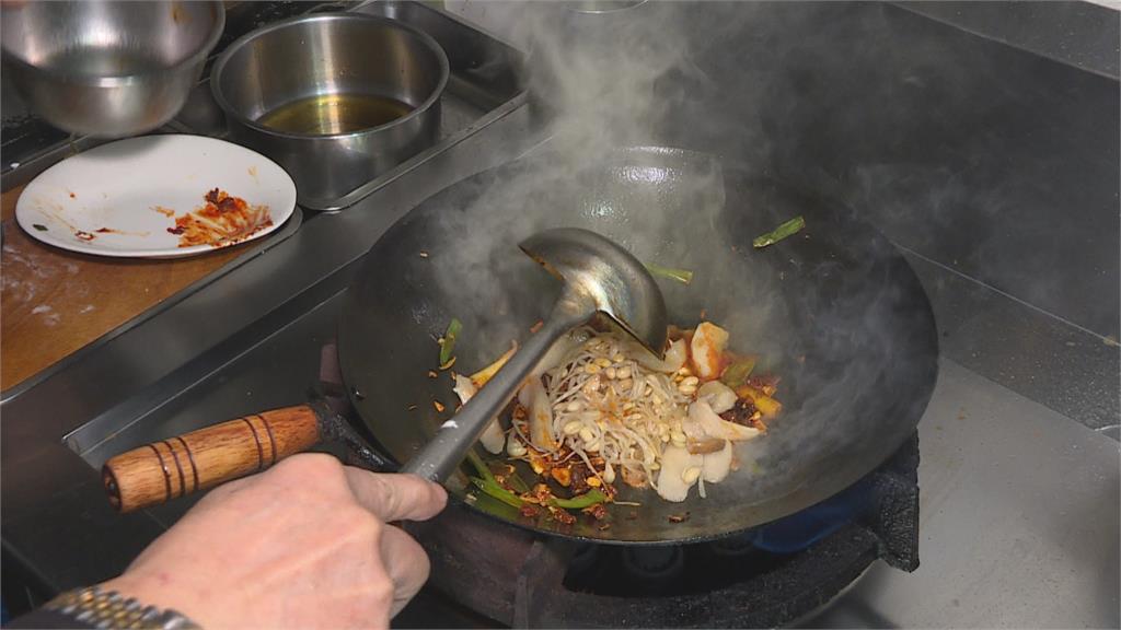 水煮魚加入四川手工魔芋  吸入香辣湯汁喚醒味覺