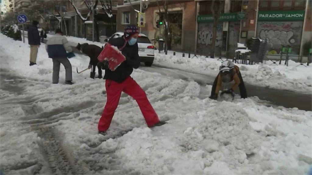 南歐兩樣！西班牙50年最大暴雪、希臘最暖1月