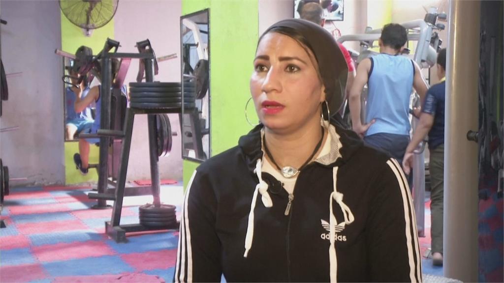 雙拳打破性別刻板印象　埃及拳擊女教練授課