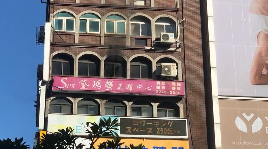 快新聞／北捷忠孝敦化站旁大樓火警 6樓「黑煙狂竄」消防車緊急灌救