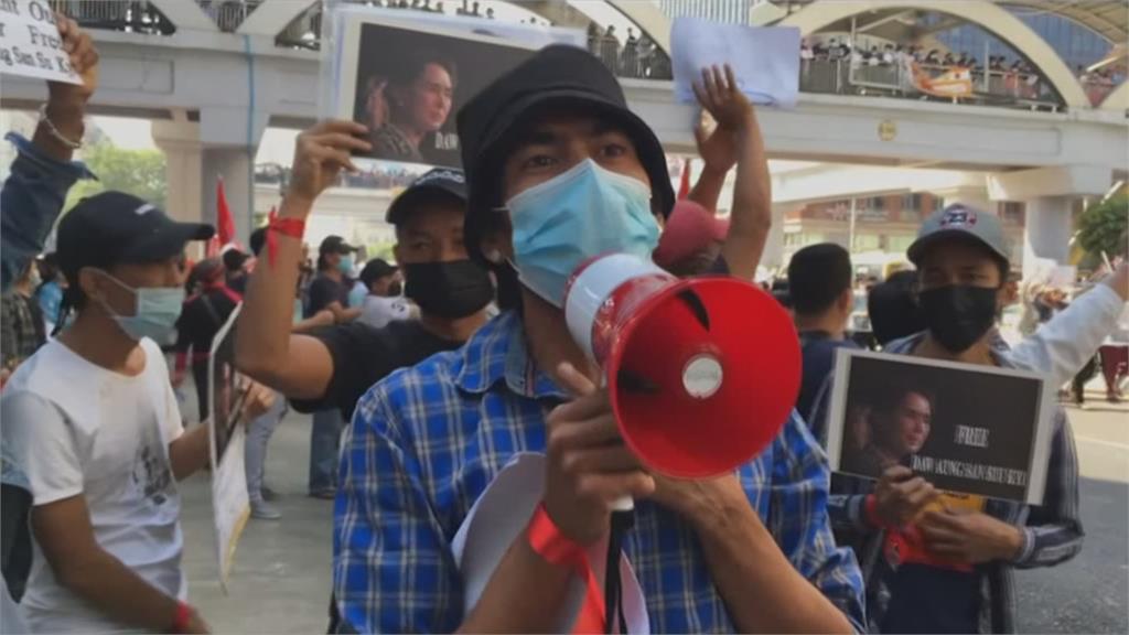 緬甸連日萬人示威 軍方下令仰光等大城宵禁