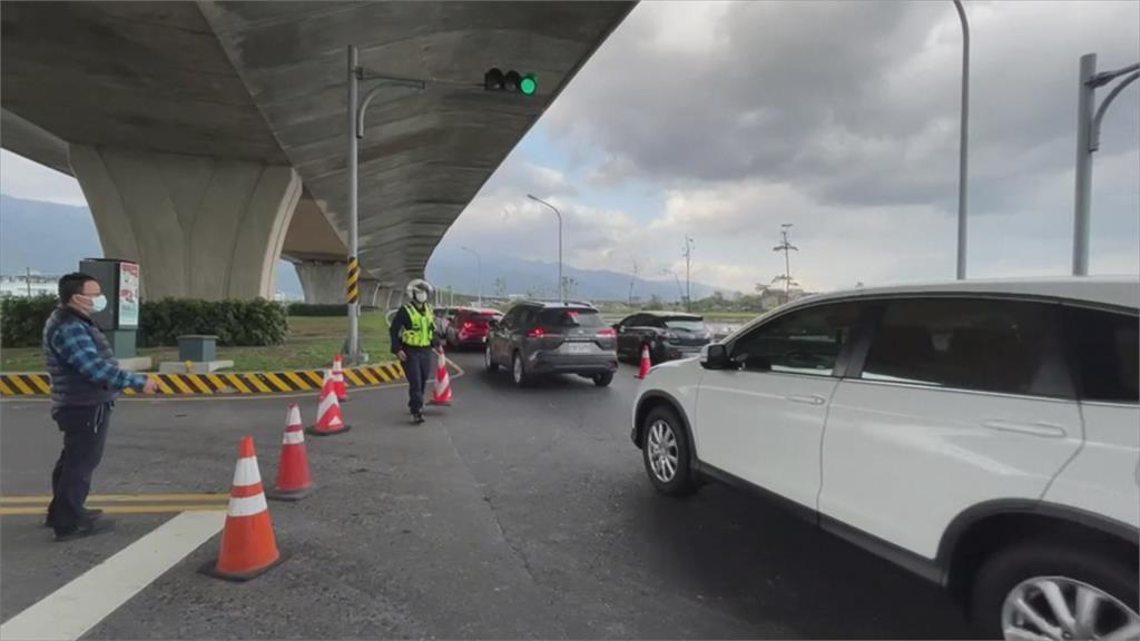 宜花東人潮爆滿！國道塞車宛如停車場