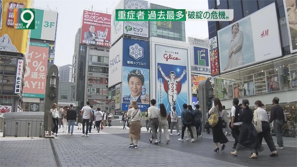 炸了！疫情復燒引爆民怨　日本民眾踹招牌、扯防疫布條