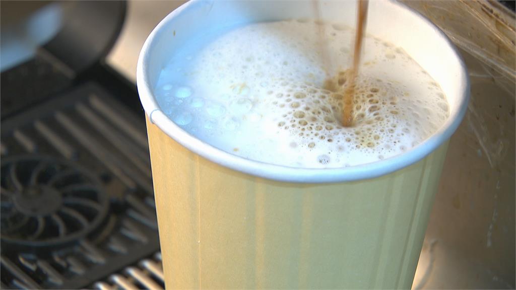 台灣人一年能喝掉28億杯咖啡！業者老是推「買一送一」卻不降價有原因