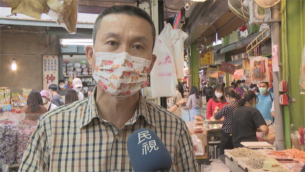 三鳳中街湧入人潮 必戴口罩、量體溫