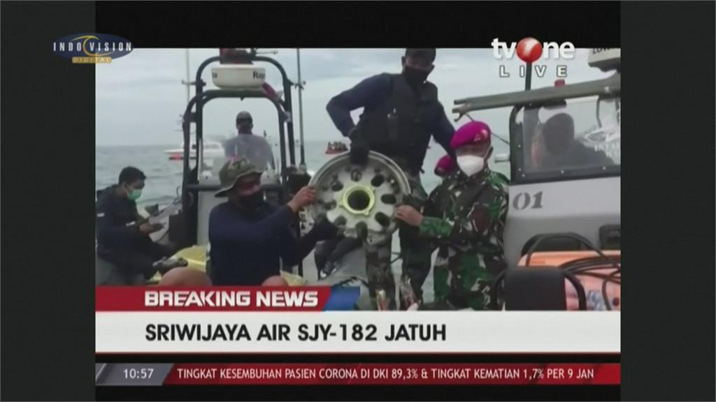 印尼客機墜海62人失聯 軍方已鎖定黑盒子位置