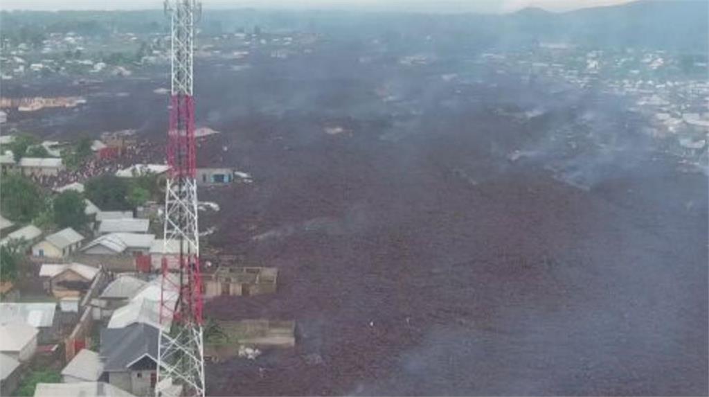 「尼拉貢戈火山」近20年再噴發！　非洲剛果8000人急逃亡、釀至少15死