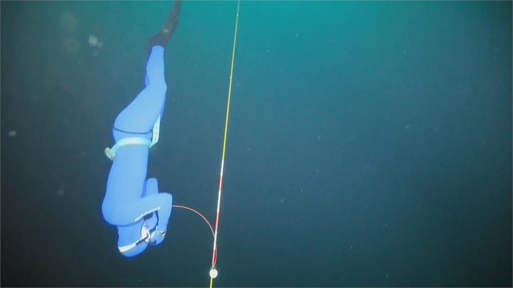 自由潛水新世界紀錄2分53秒潛貝加爾湖80公尺