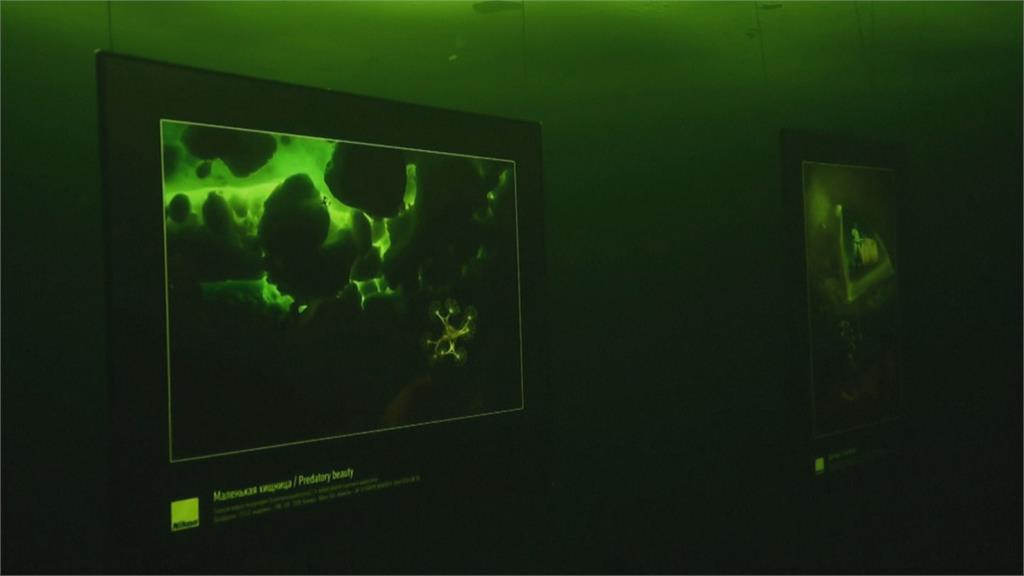 俄冰層下藝術展覽 潛水下去才能欣賞