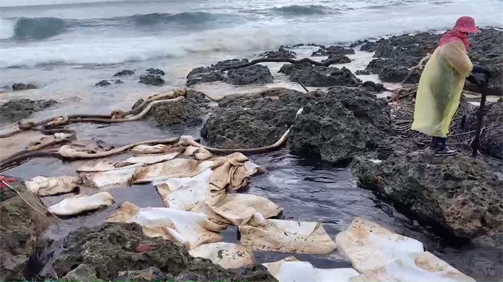 中油破管油污漂流至恆春紅柴坑海域　居民痛斥生態浩劫