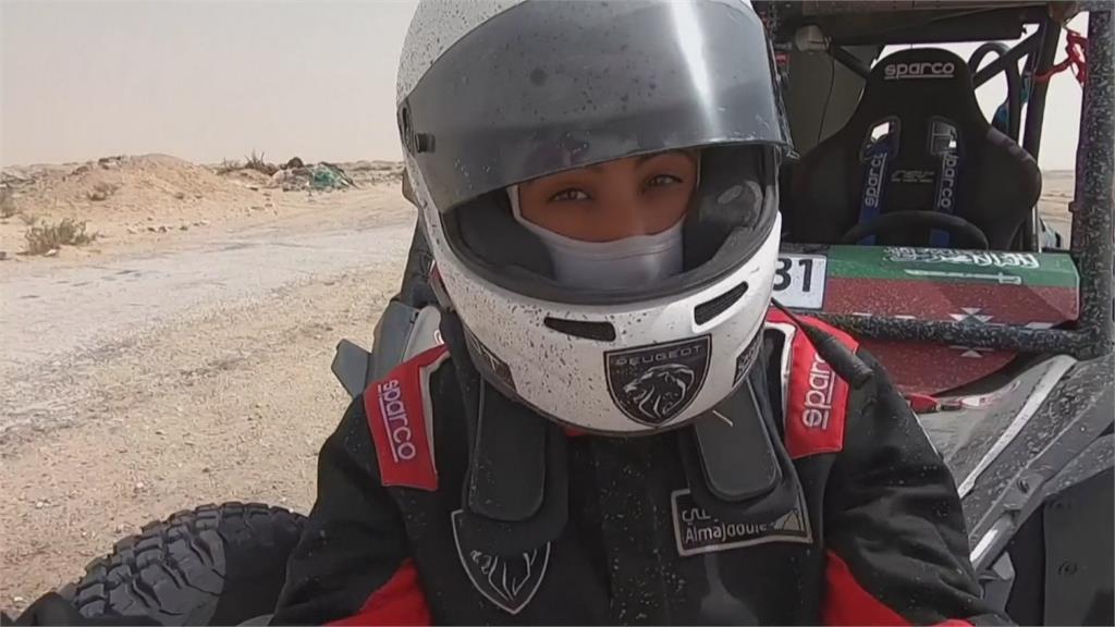 沙烏地阿拉伯拉力賽 首見女賽車手！2018開放女性考駕照 女車手目標達卡