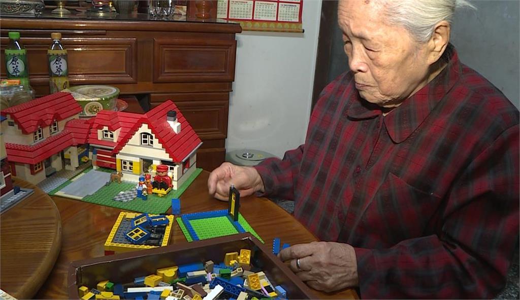 快新聞／一玩30年 新竹92歲樂高阿嬤憑回憶蓋出兒時居三合院