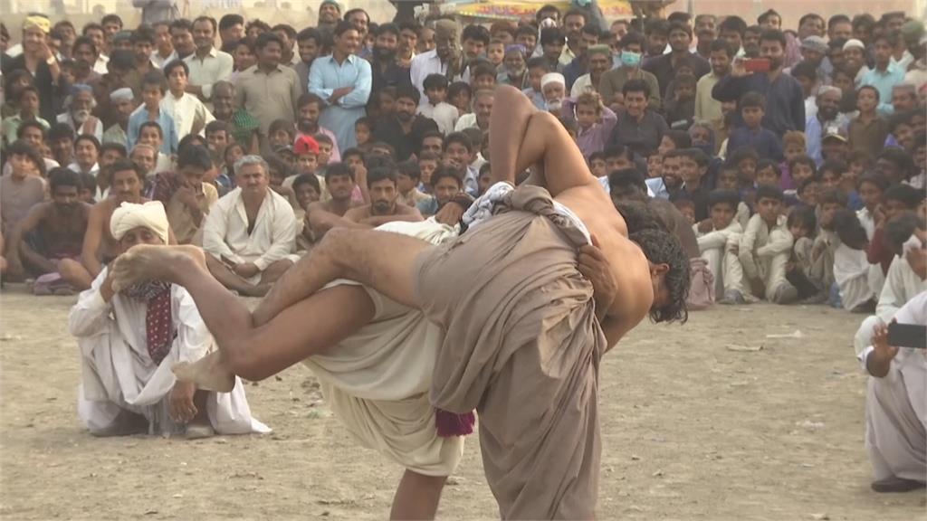 巴基斯坦信德節 傳統賽馬、摔跤熱鬧登場