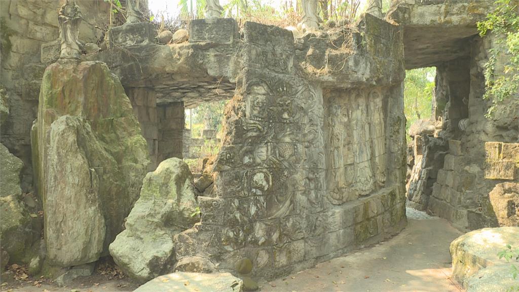 石壁浮雕佛像「台版吳哥窟」 藏身楠西佛寺後院