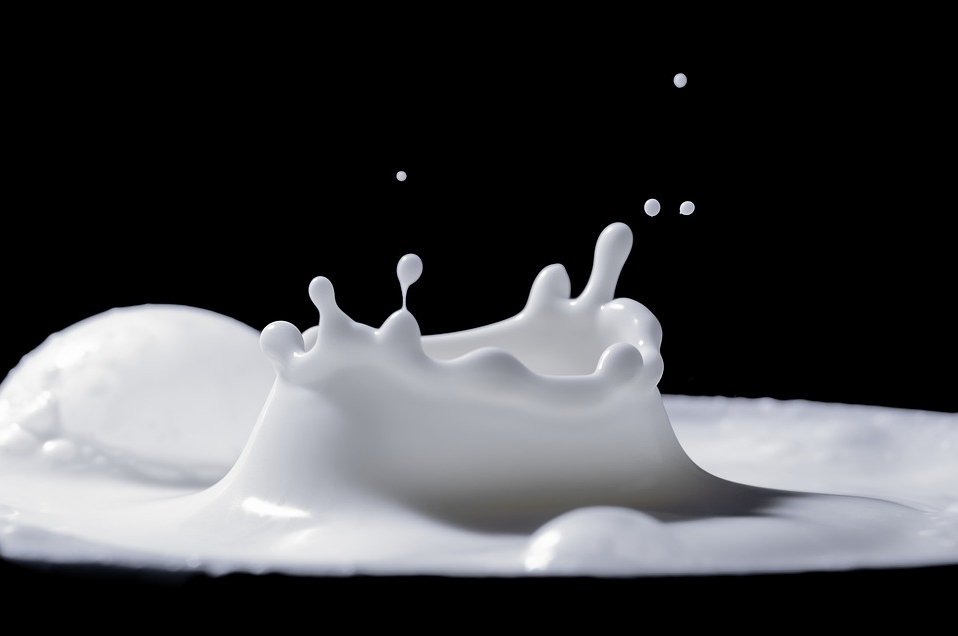 多喝可降低膽固醇！最新研究曝：喝牛奶可減少「這類疾病」罹患率