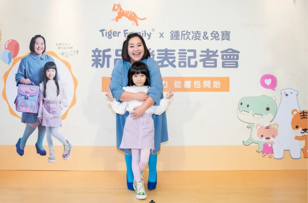 鍾欣凌攜女兔寶代言 遭爆腳臭、很會打呼