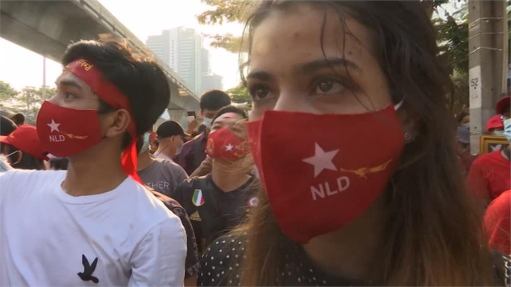 緬甸軍事政變 翁山蘇姬遭囚 支持者街頭抗議