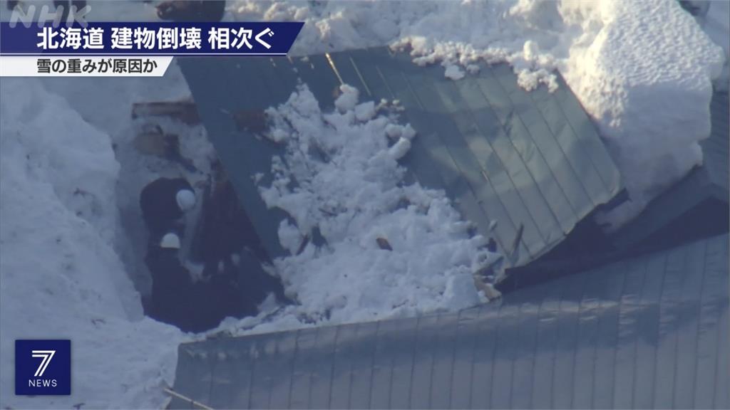 北海道積雪壓垮多棟屋 即刻救援受困8旬男