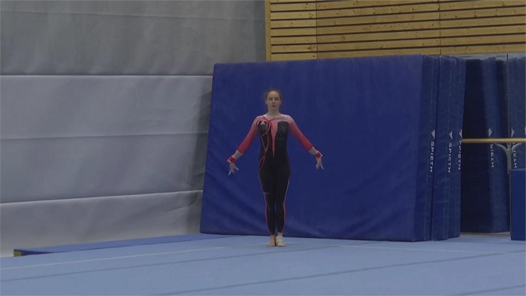 21歲德國體操女將沃絲　喜穿全身包覆體操服