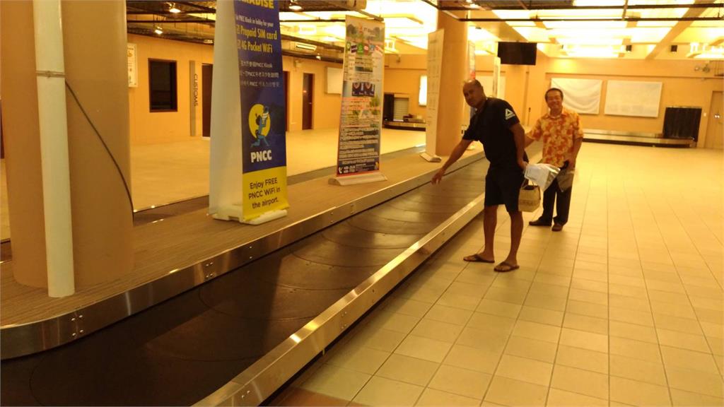 快新聞／「旅遊泡泡」帛琉機場演練畫面曝光！ 找來在地居民模擬排隊採檢人潮