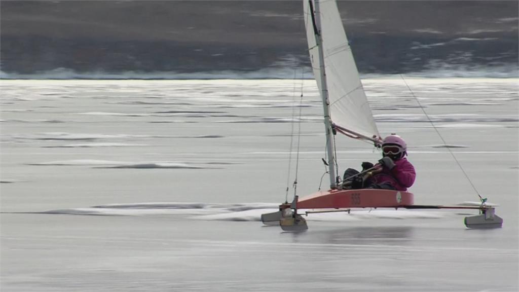 貝加爾湖冰帆運動！  享受高速劃過冰面快感