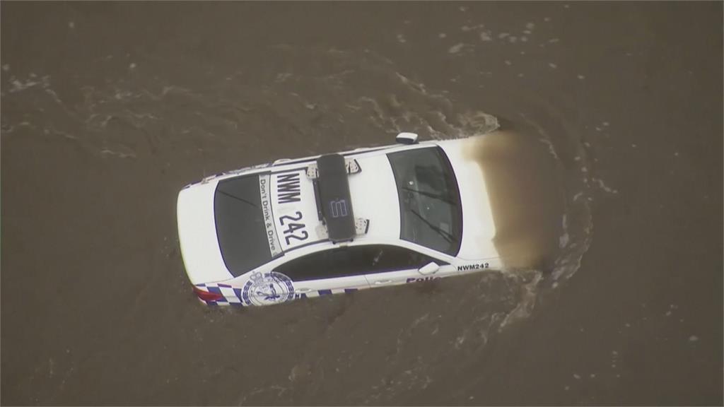 豪雨強襲澳洲新南威爾斯 半世紀最慘洪災水壩溢流！上百棟房屋被沖走