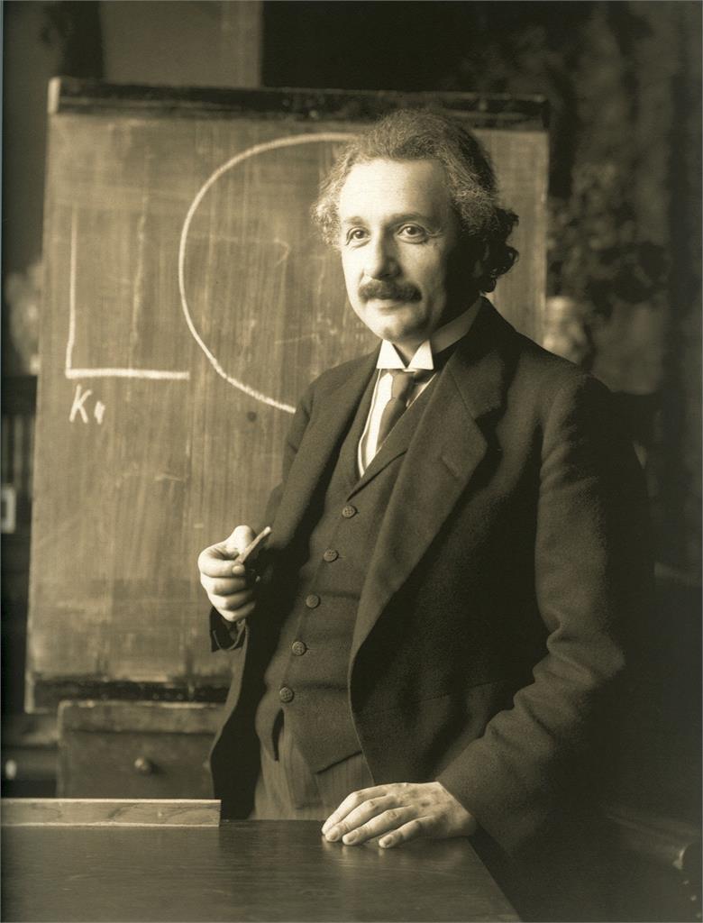 最值錢公式！愛因斯坦親筆信寫「E = mc²」　逾3000萬落槌