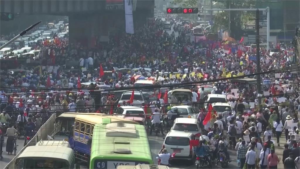 緬甸百萬人上街示威！軍方強硬大規模逮捕 歐美等國祭制裁