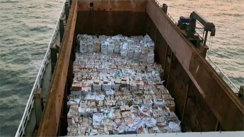 海巡署攔截外籍雜貨輪 查獲上百萬包私菸