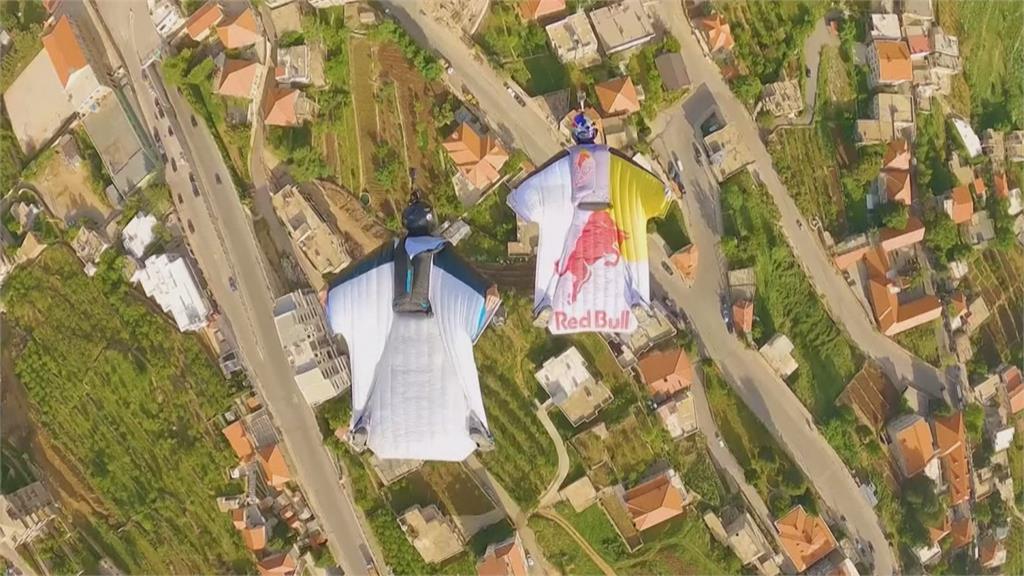 飛躍黎巴嫩最高峰！翼裝運動員挑戰極限