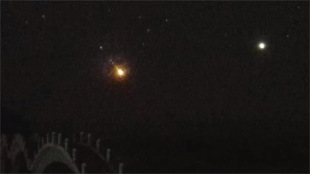觀星迷嗨翻！ 東海岸夜空出現超大火流星
