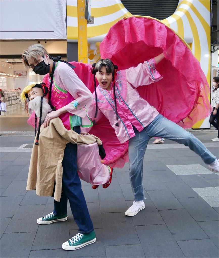 《娛樂超skr》韓國偶像團體C.T.O扮蚌殼精、老背少唱跳專輯歌曲!振緯「不要吵!我在吐沙」