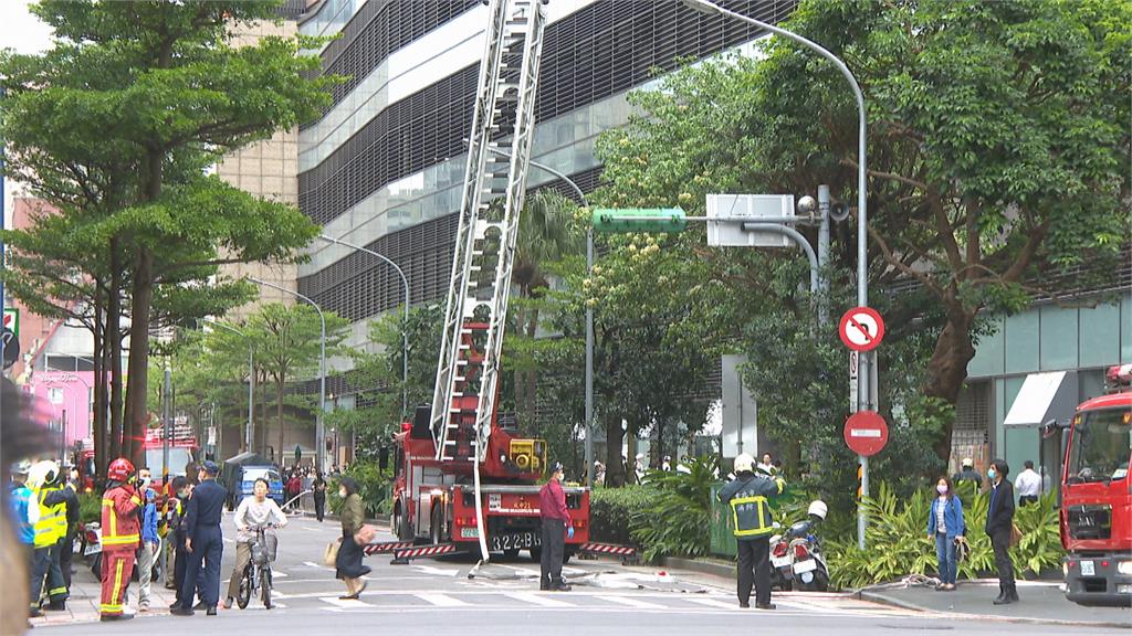 台北君品酒店大火！　疏散3百人險燒職棒球員
