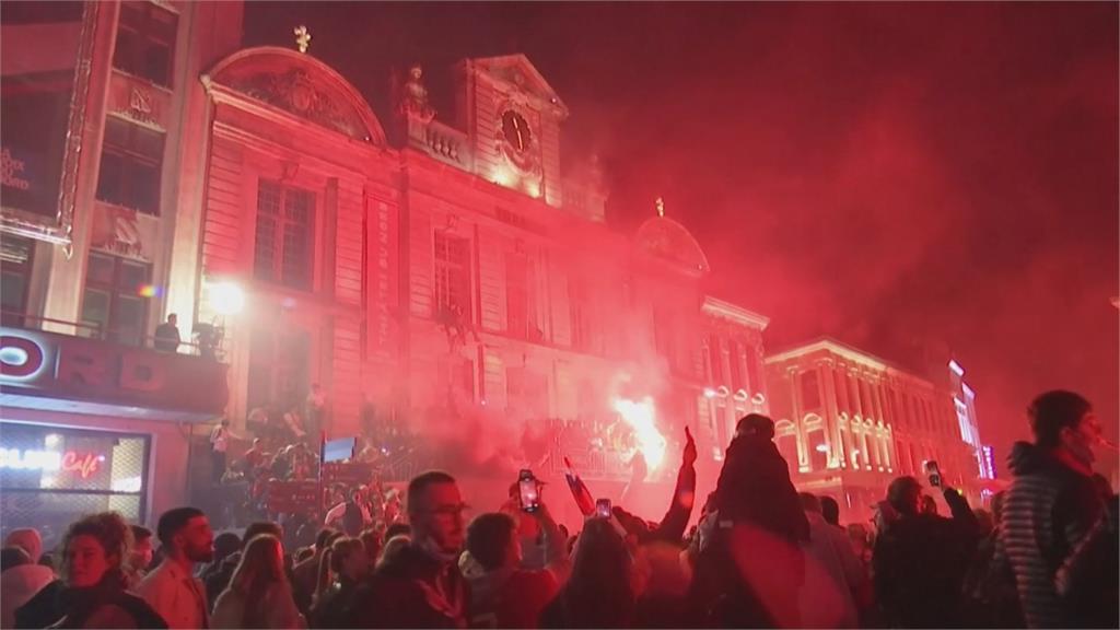 里爾睽違10年再奪法甲冠軍　數千球迷街頭狂歡慶祝封王時刻