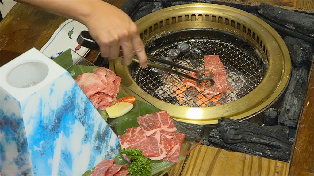A5和牛堆「燒肉富士山」備料到火烤 供專屬桌邊服務