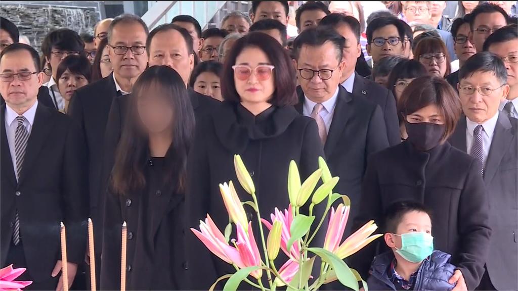 嚴陳莉蓮主持裕隆新春團拜 一雙兒女陪同亮相