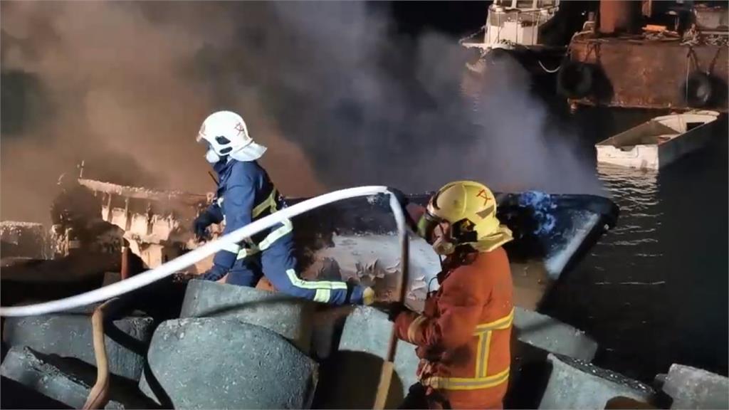 林口發電廠舶區漁港 船火燒船意外 幸無人傷