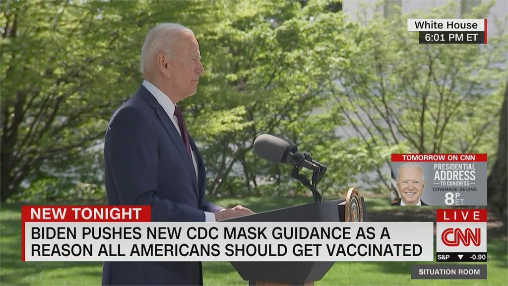 完成疫苗接種　美CDC：戶外社交可免戴口罩